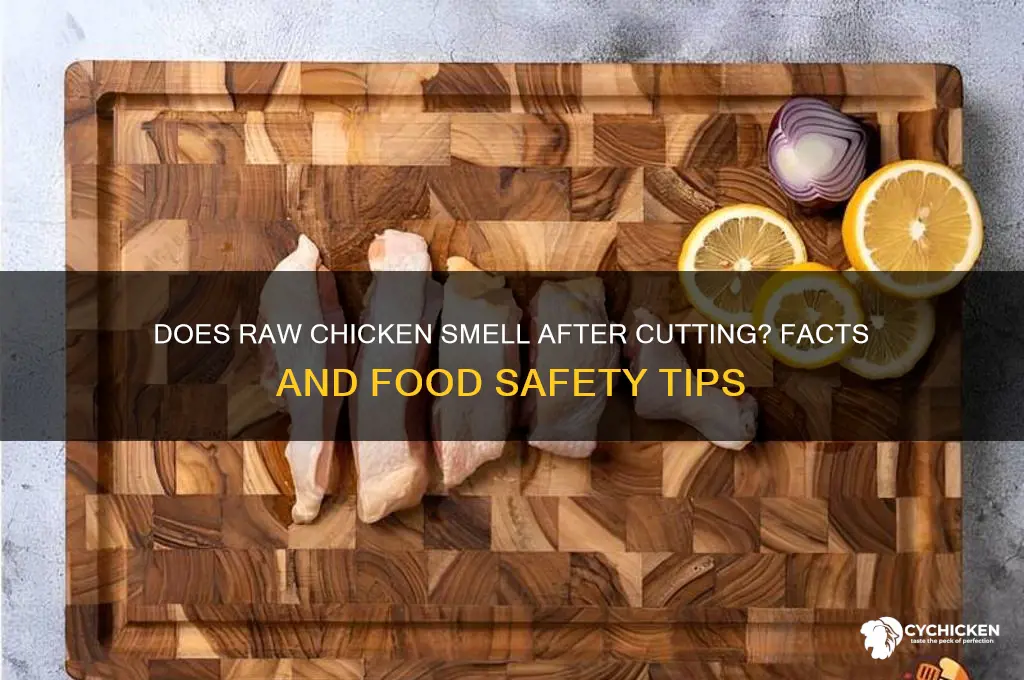 should raw chicken smell after cutting them