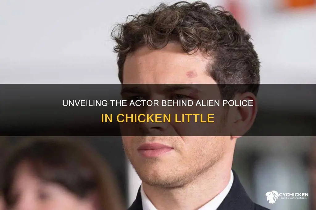 who plays the alien police in chicken little